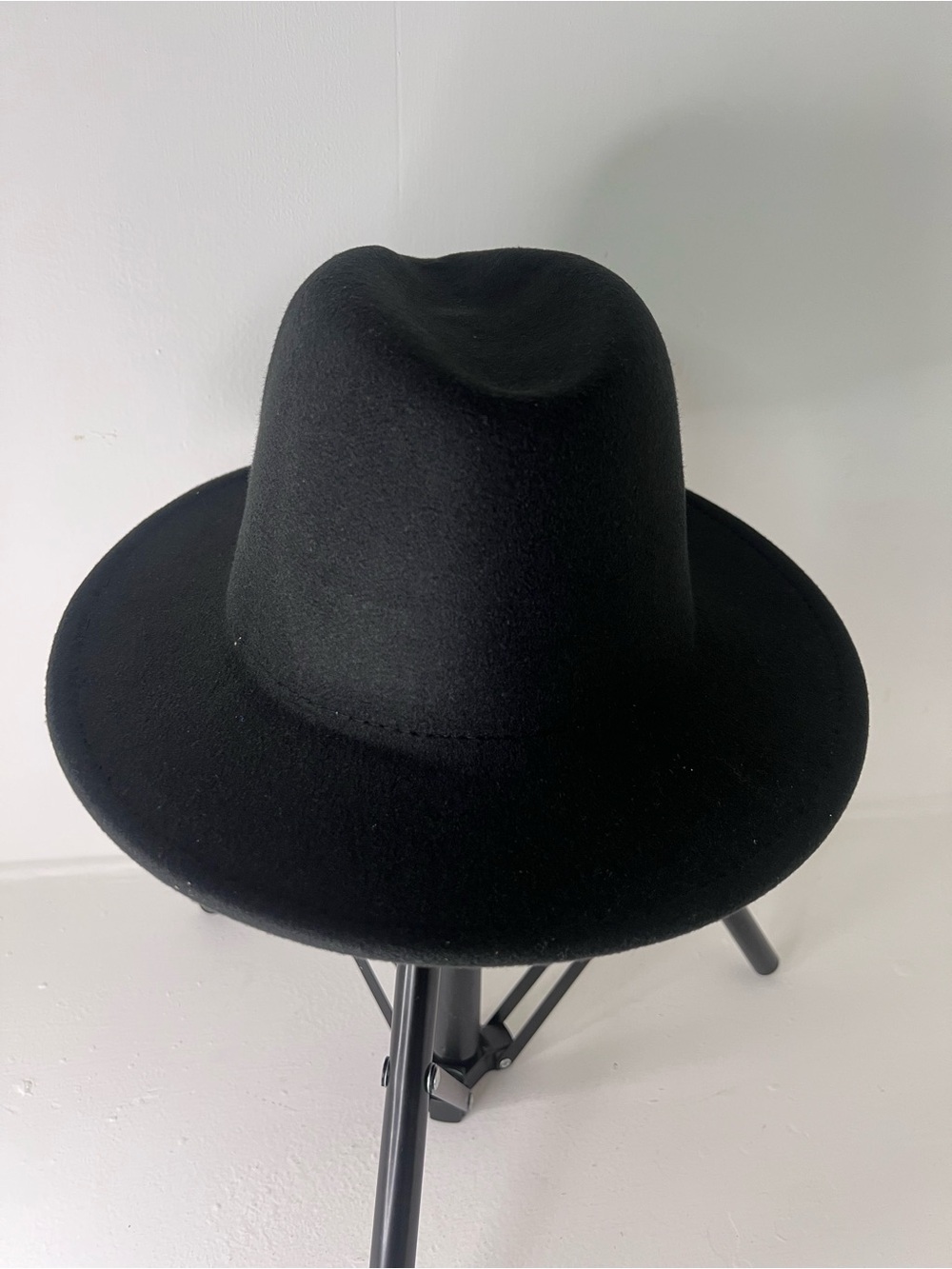 Two-Tone Black and Tan Felt Hat - Picture 3 of 4